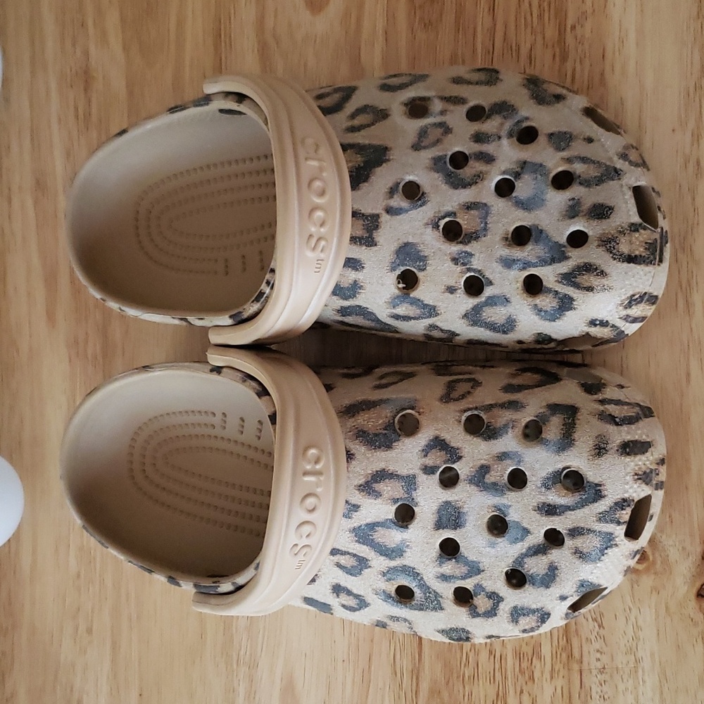 LEOPARD CROCS FREE GIFT INCLUDED 🎁